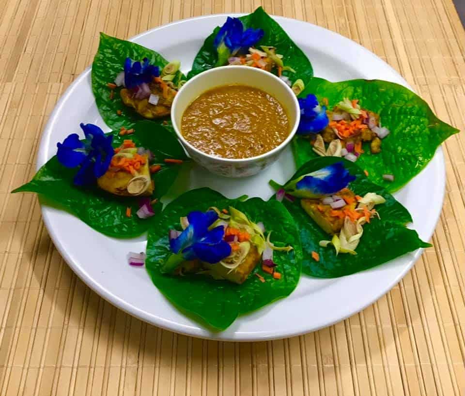 Our delicious betel Grilled chicken with onion, carrot, chilli, cashew nuts and lemongrass served with satay sauce.