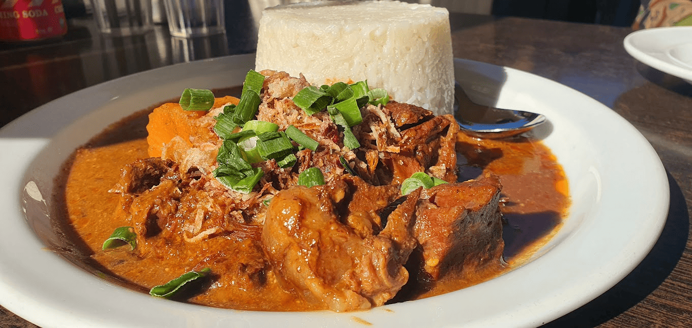 Massaman Curry: Aromatic Thai curry with meat, potatoes, and peanuts